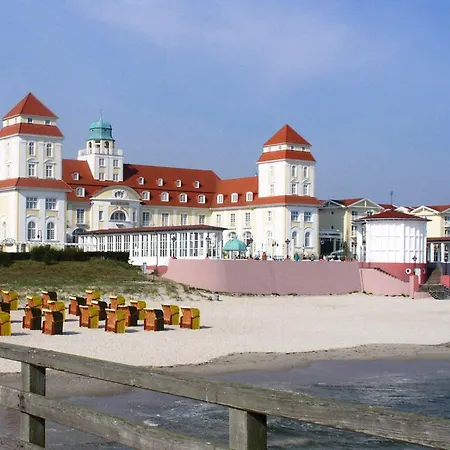 Modernes Nahe Ostseestrand Sagard